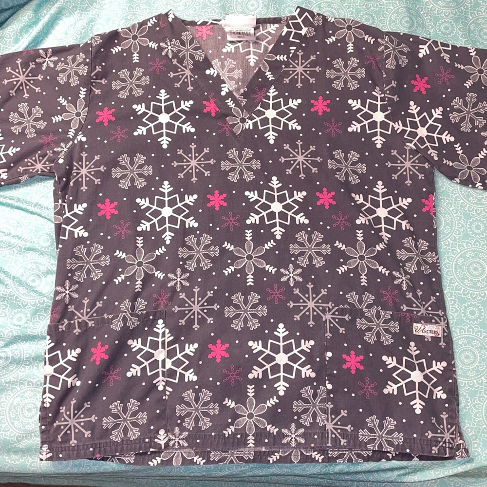 Women’s Snowflake Scrub Top